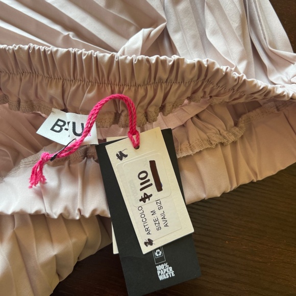 NWT - B-YU Pleated Skirt - Size Med - Made in Italy - Picture 12 of 13